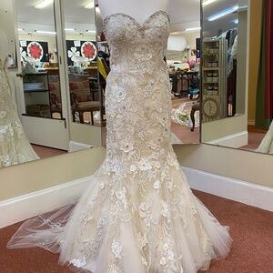 Morí Lee by Madeline Gardner